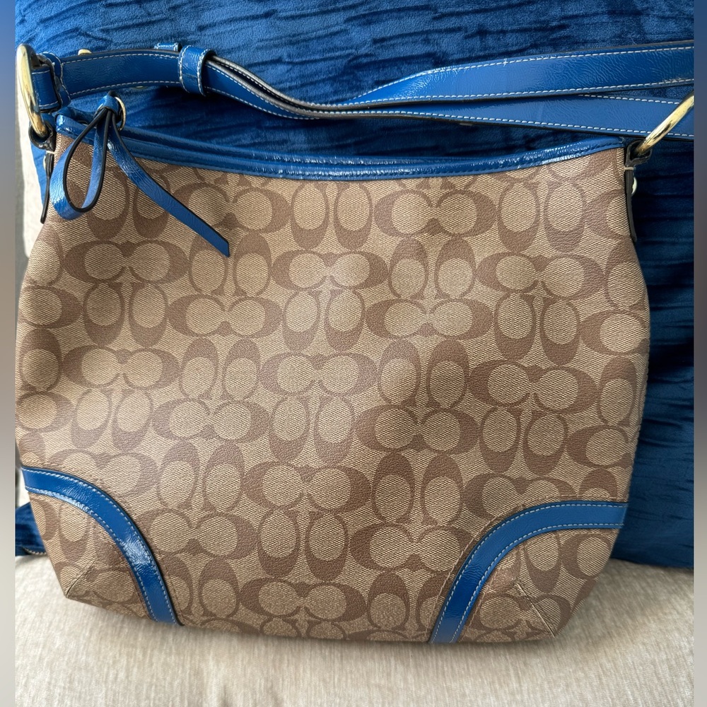 Coach purse like new - Picture 2 of 4